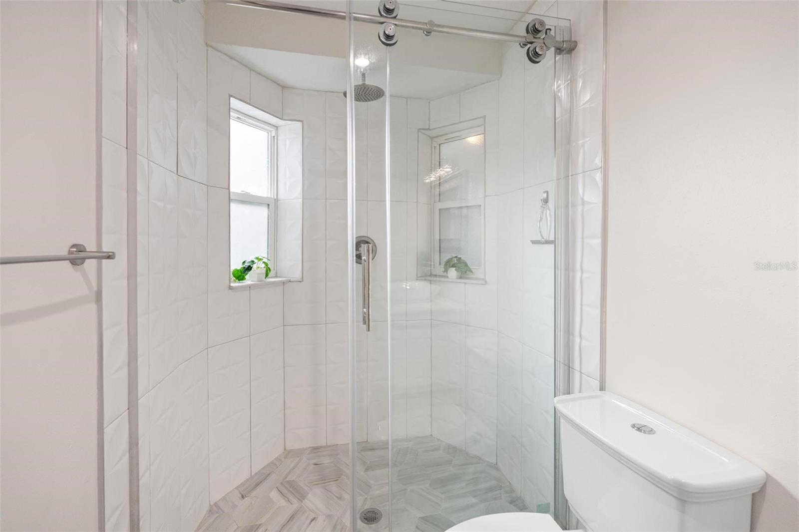 Image 18 of 48 For 4130 Queen Street N