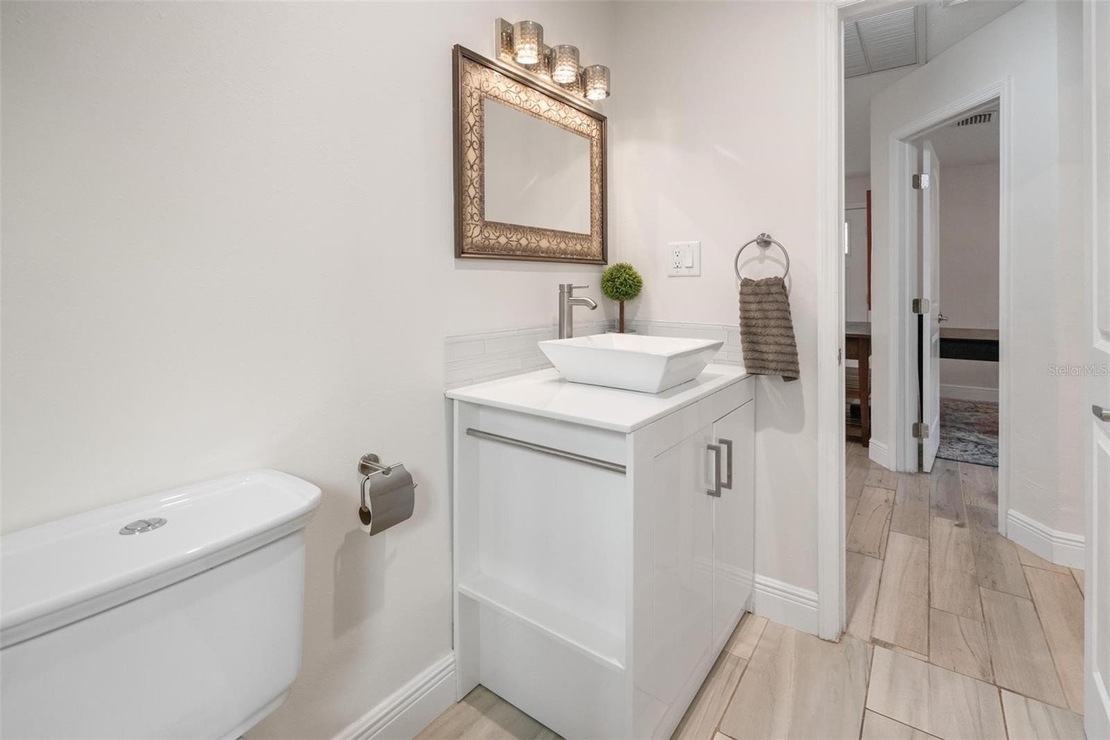 Image 19 of 48 For 4130 Queen Street N