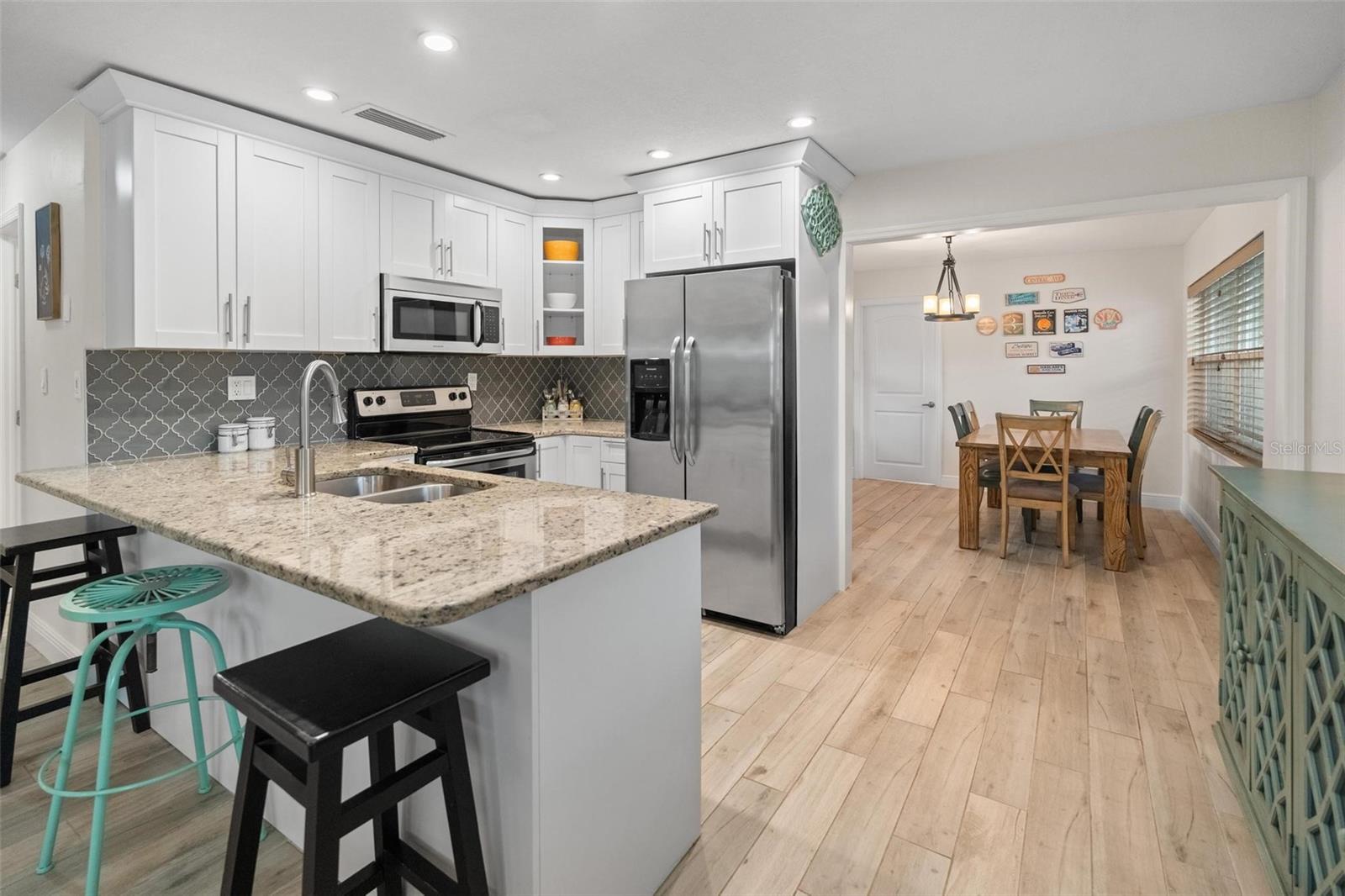 Image 20 of 48 For 4130 Queen Street N