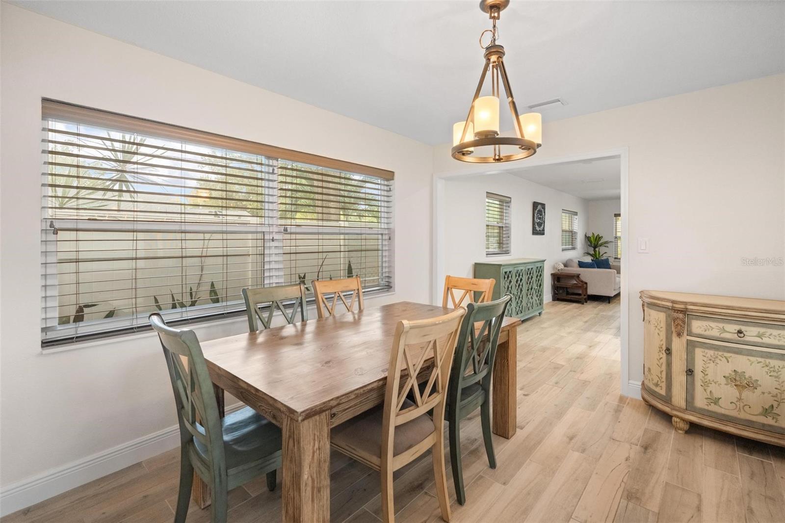 Image 22 of 48 For 4130 Queen Street N