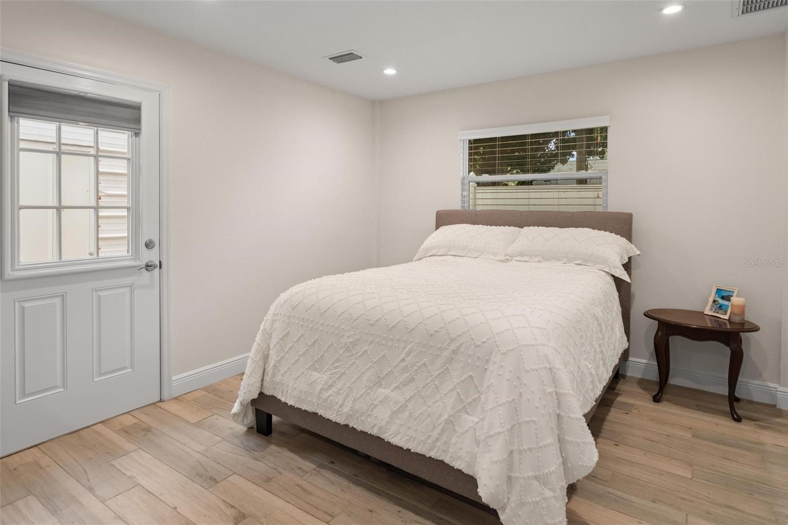 Image 24 of 48 For 4130 Queen Street N