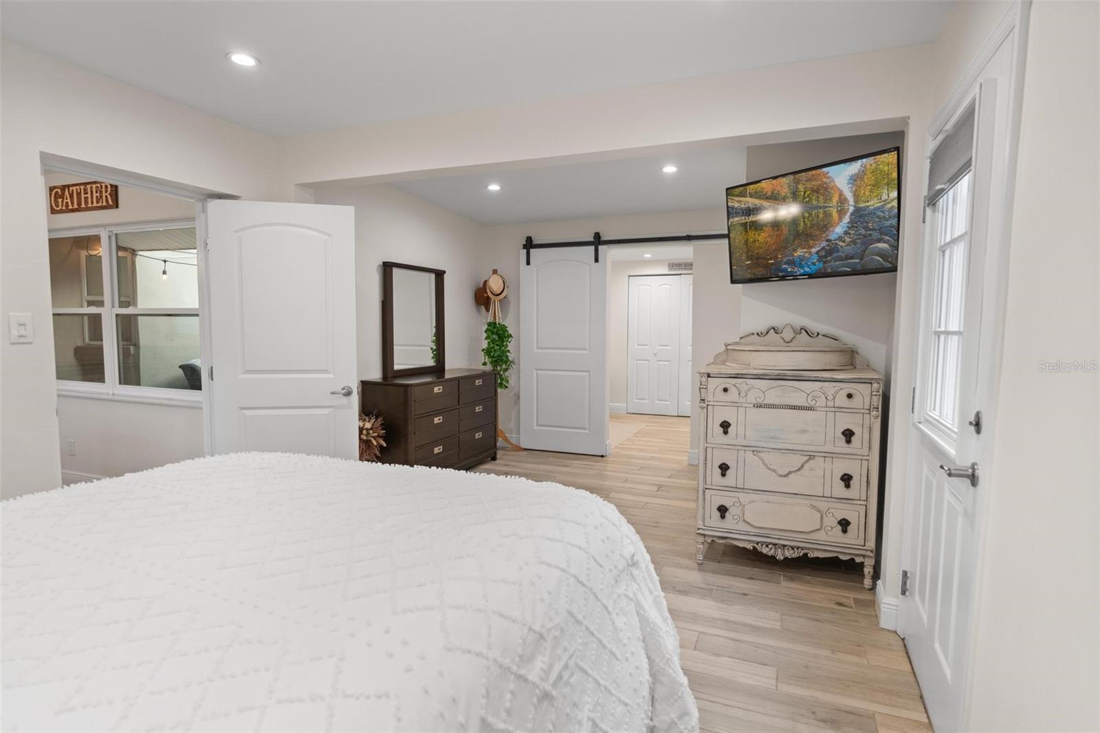 Image 25 of 48 For 4130 Queen Street N