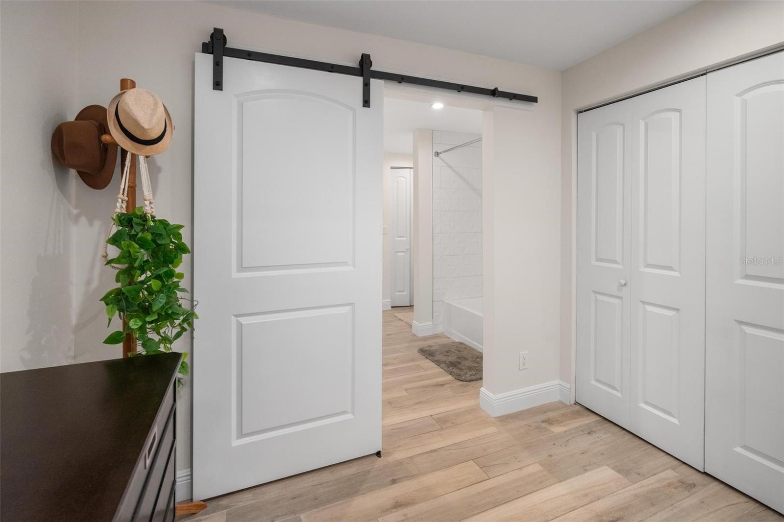 Image 27 of 48 For 4130 Queen Street N