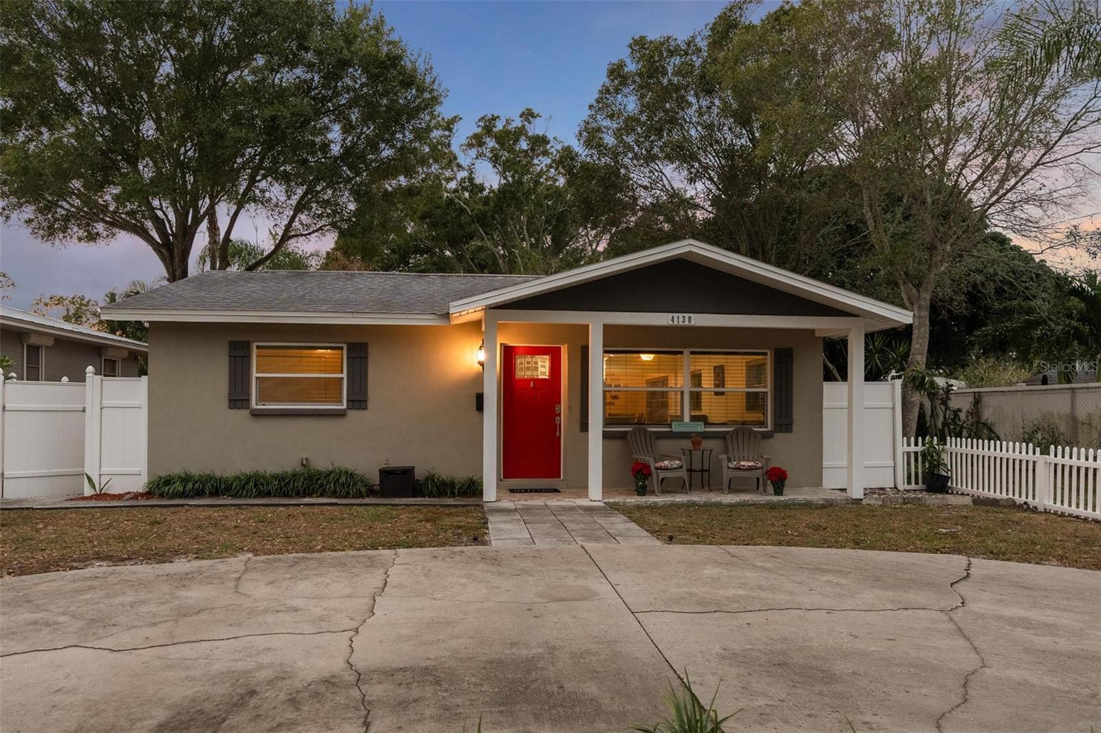 Image 4 of 48 For 4130 Queen Street N