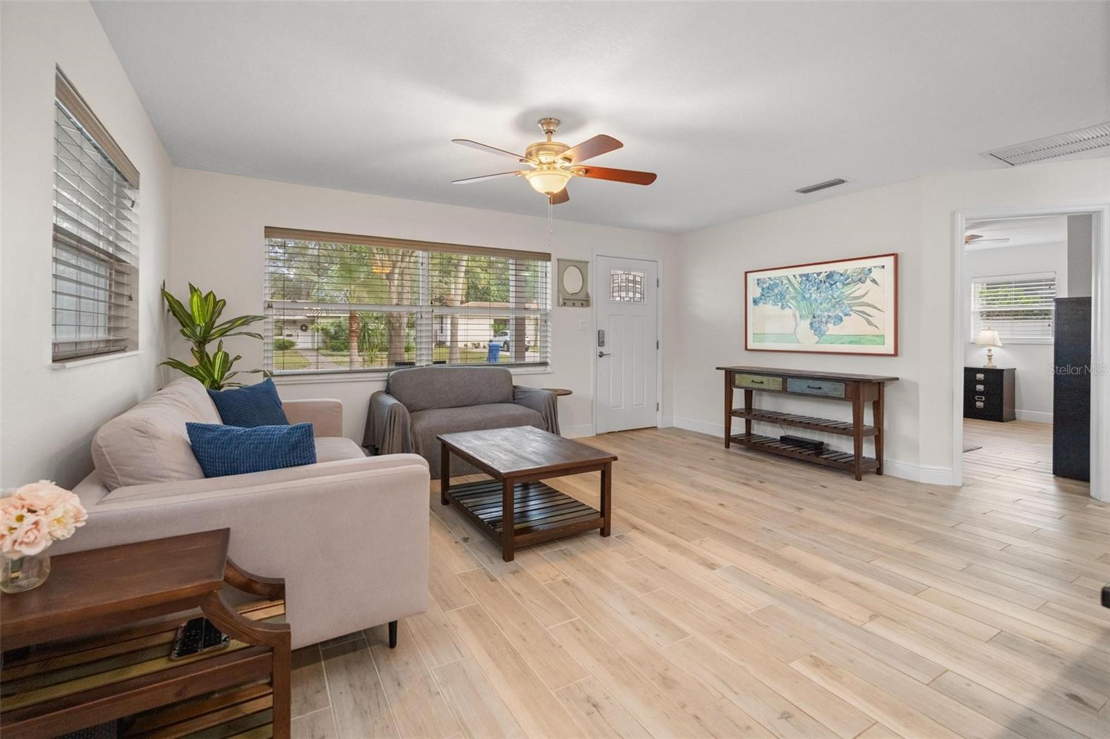 Image 6 of 48 For 4130 Queen Street N