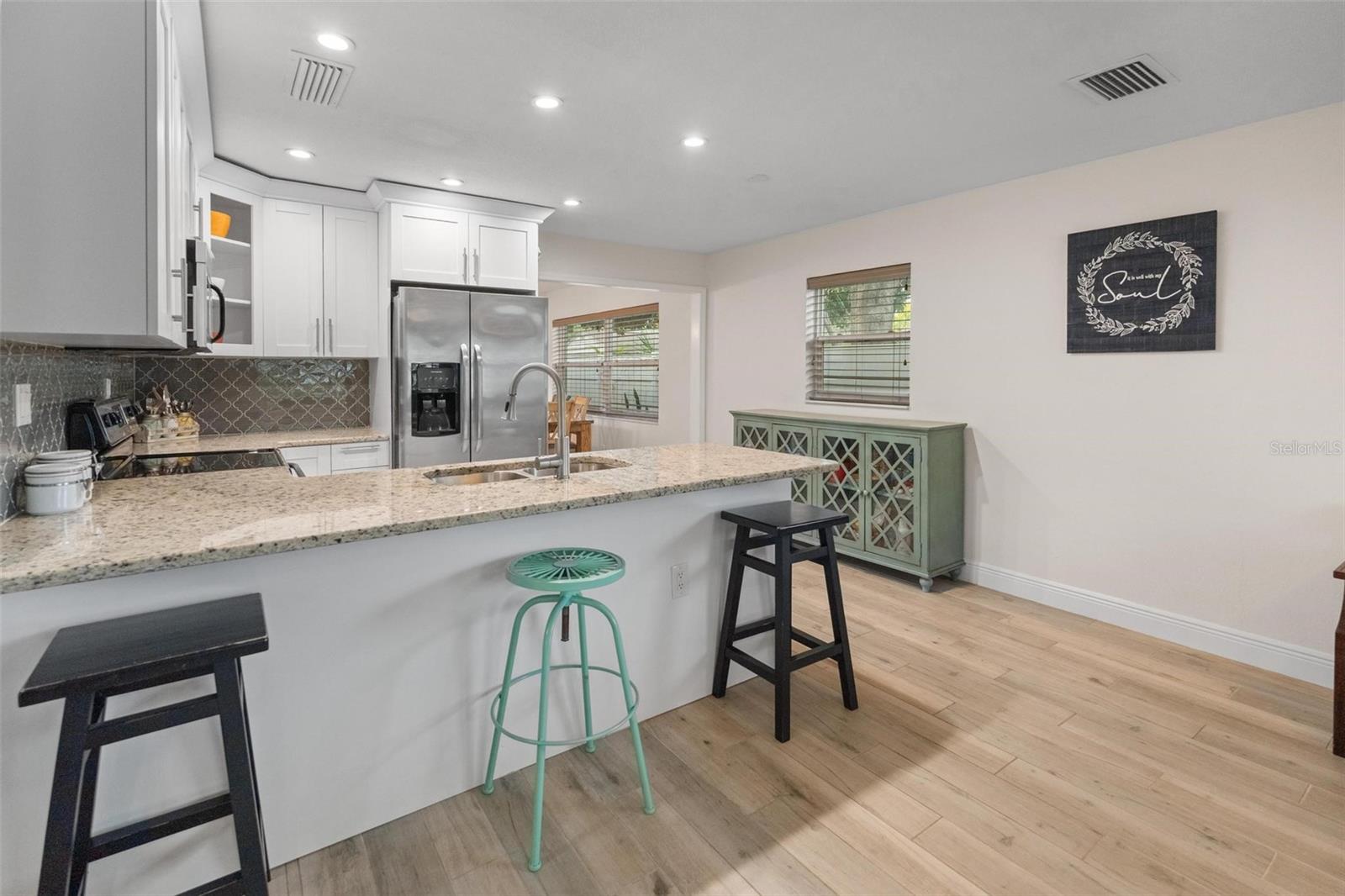 Image 8 of 48 For 4130 Queen Street N