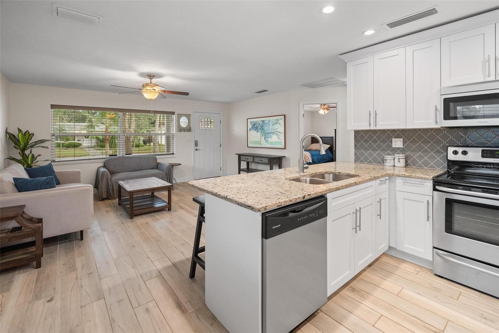 Image 9 of 48 For 4130 Queen Street N