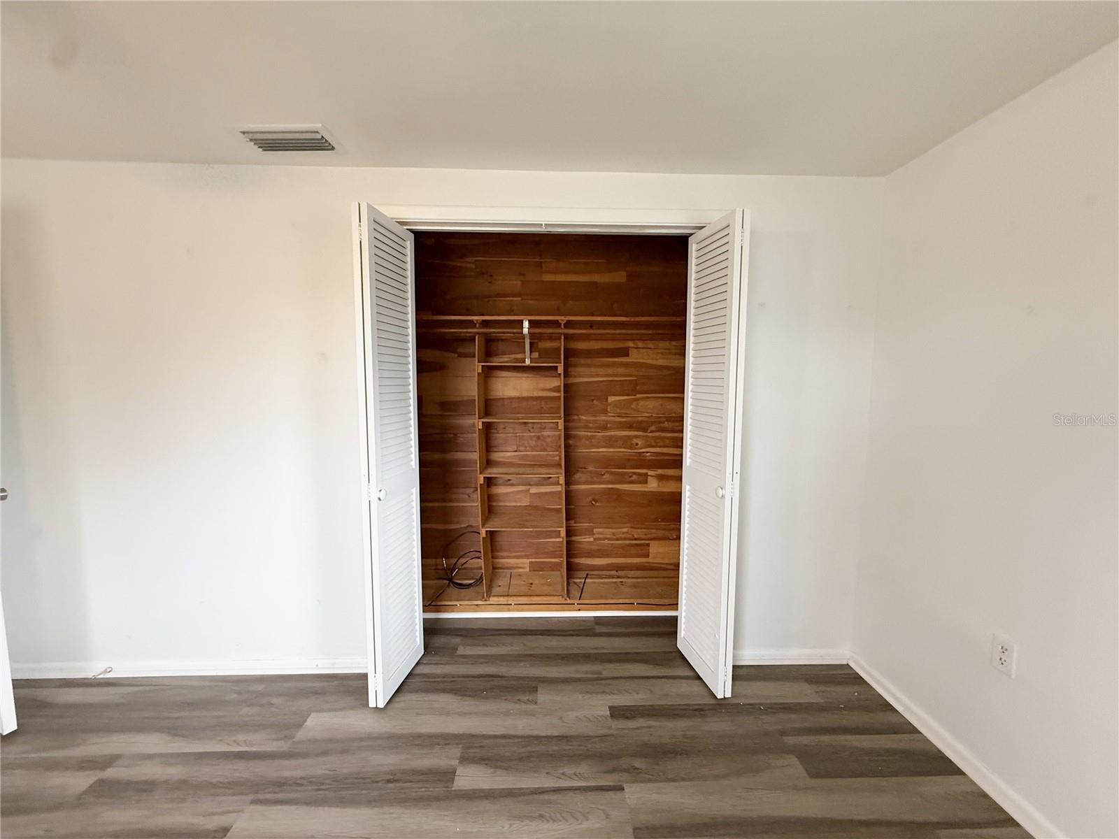 Image 11 of 22 For 5027 Manor Drive