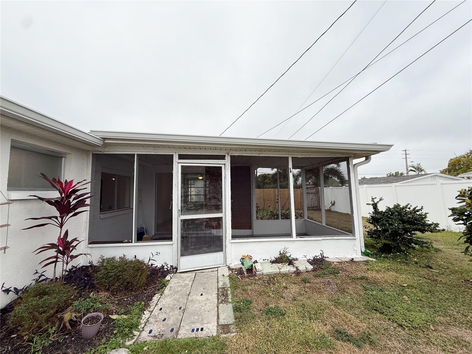 Image 21 of 22 For 5027 Manor Drive