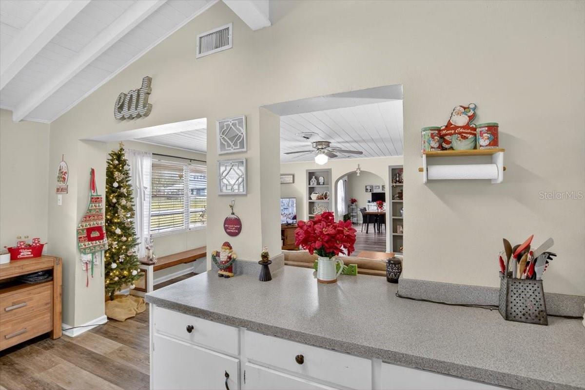 Listing photo id 12 for 38606 3rd Avenue