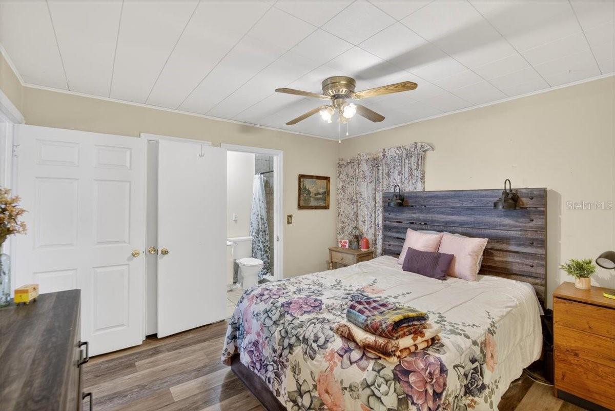 Listing photo id 15 for 38606 3rd Avenue