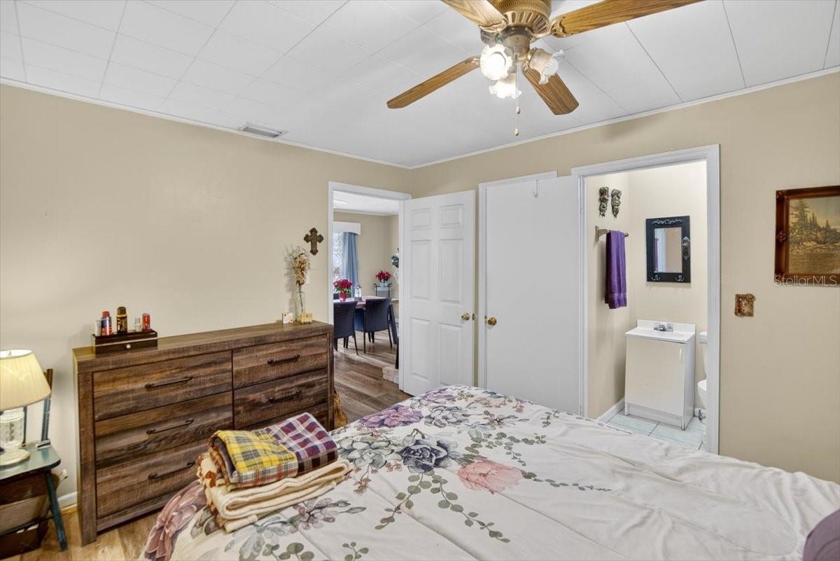 Listing photo id 16 for 38606 3rd Avenue