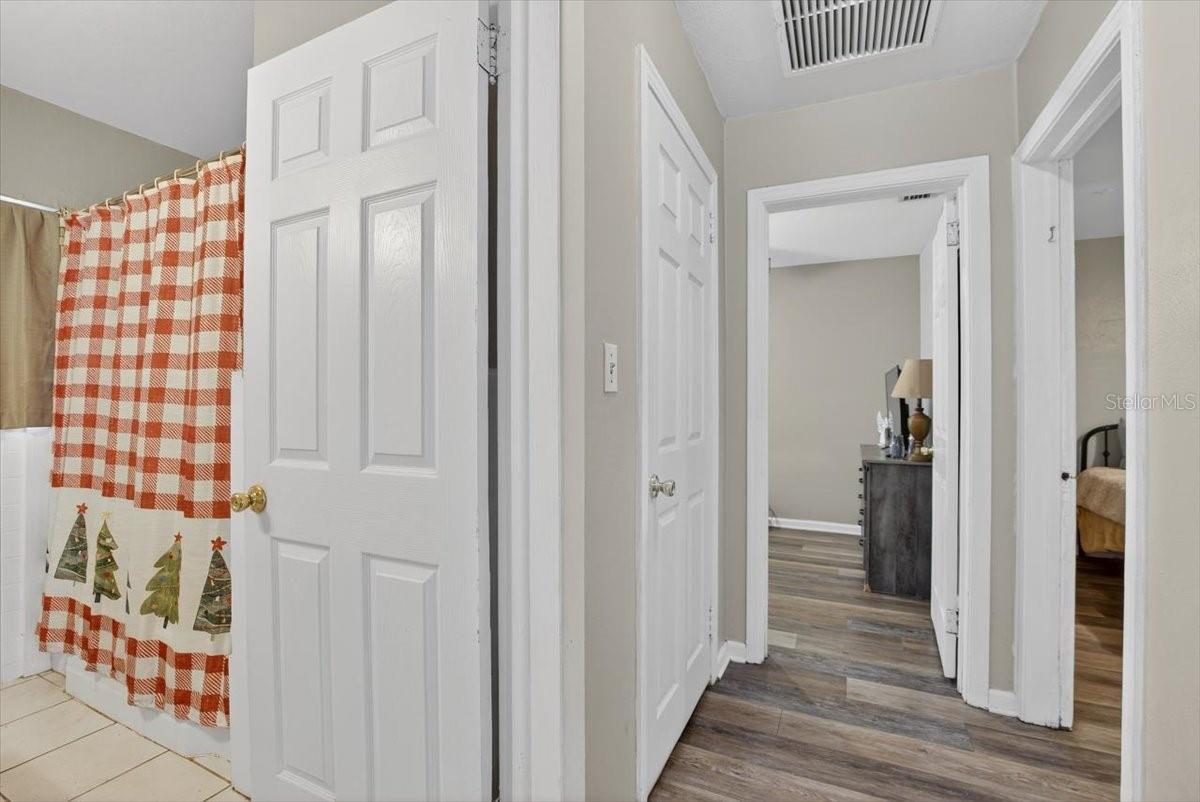 Listing photo id 21 for 38606 3rd Avenue