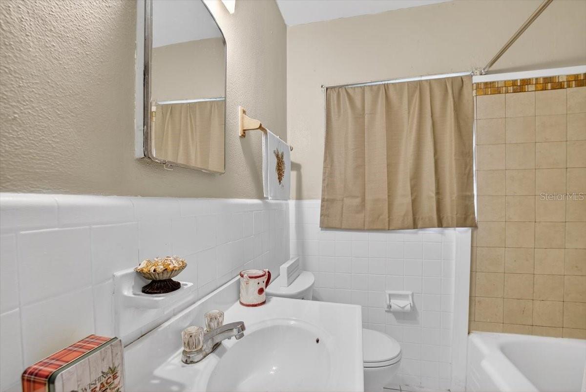 Listing photo id 23 for 38606 3rd Avenue