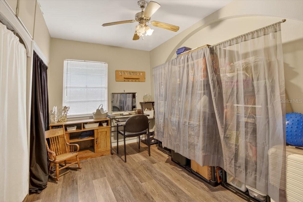 Listing photo id 24 for 38606 3rd Avenue