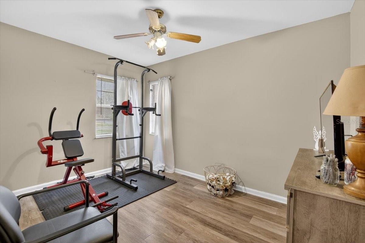 Listing photo id 26 for 38606 3rd Avenue