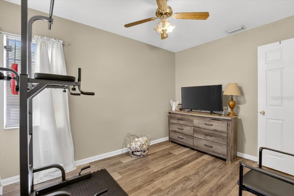 Listing photo id 27 for 38606 3rd Avenue