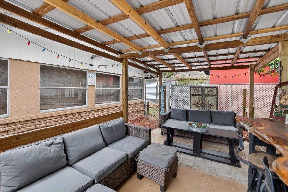 Listing photo id 33 for 38606 3rd Avenue