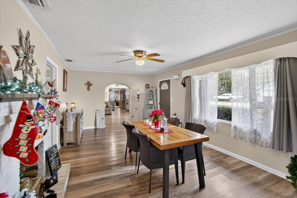 Listing photo id 4 for 38606 3rd Avenue