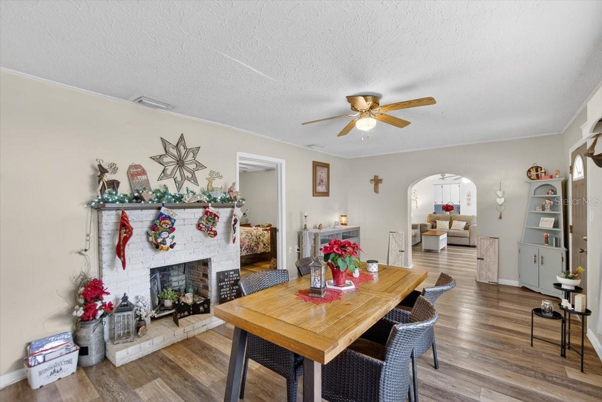 Listing photo id 5 for 38606 3rd Avenue