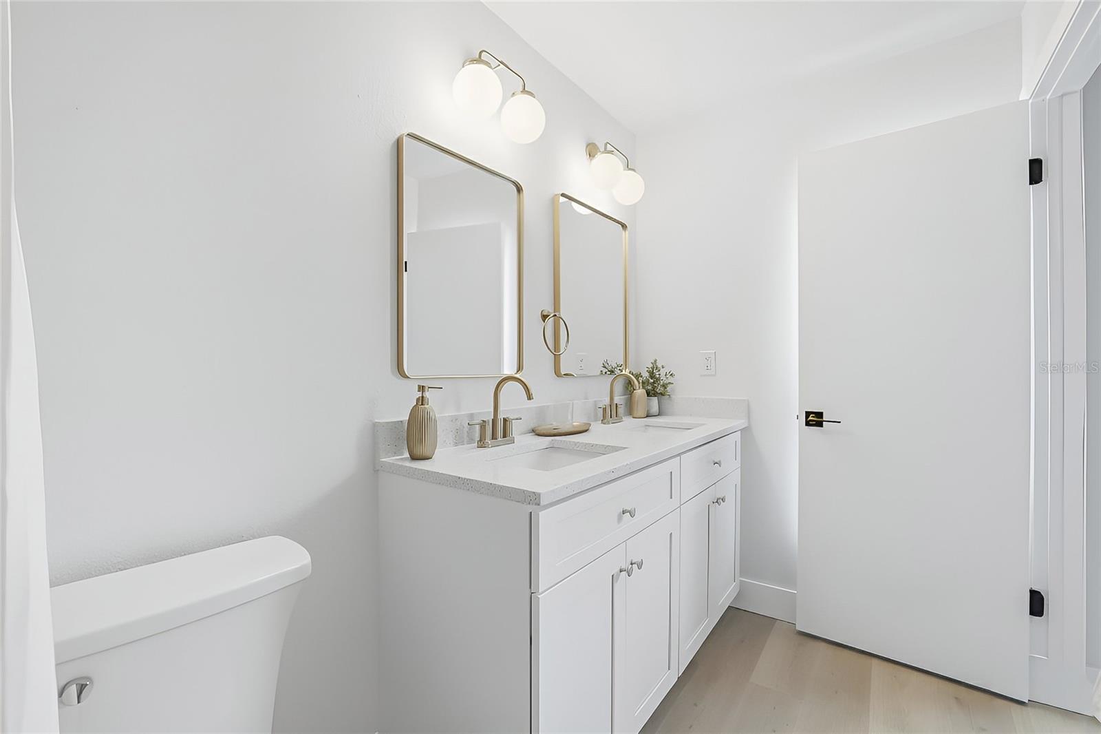 Image 15 of 36 For 6813 Circlecreek Drive