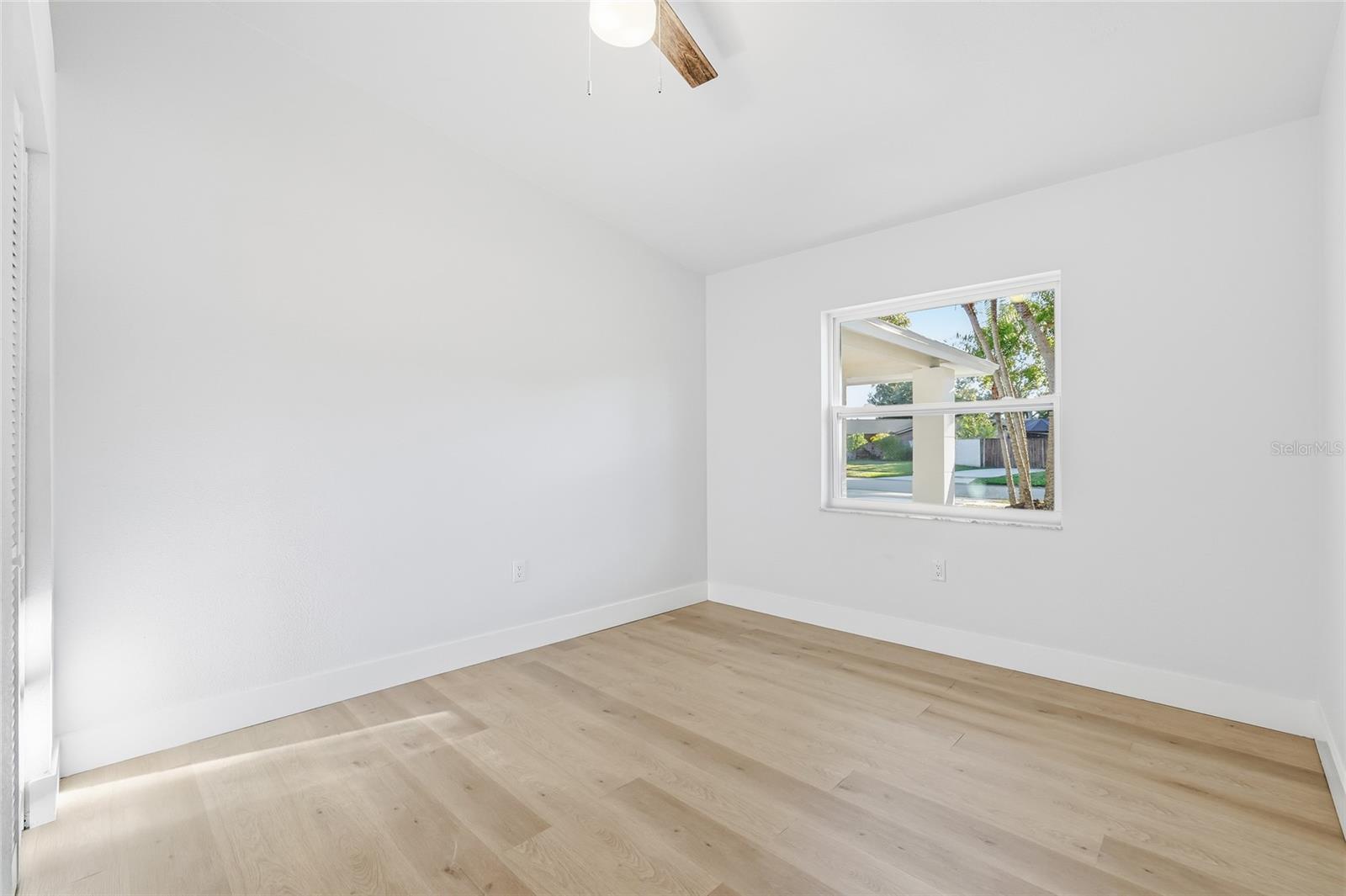 Image 17 of 36 For 6813 Circlecreek Drive