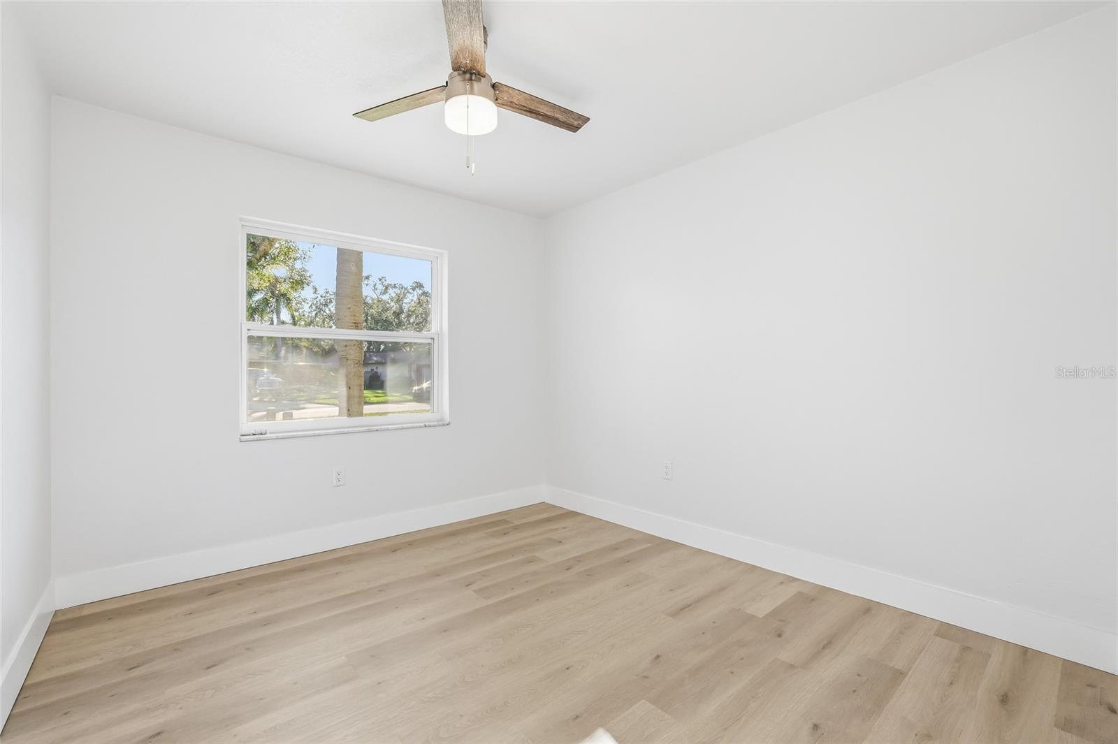 Image 19 of 36 For 6813 Circlecreek Drive