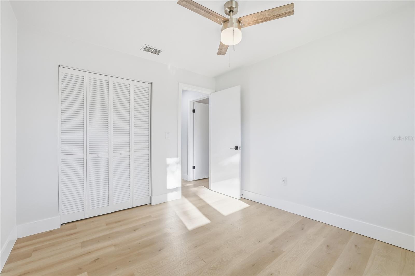 Image 20 of 36 For 6813 Circlecreek Drive