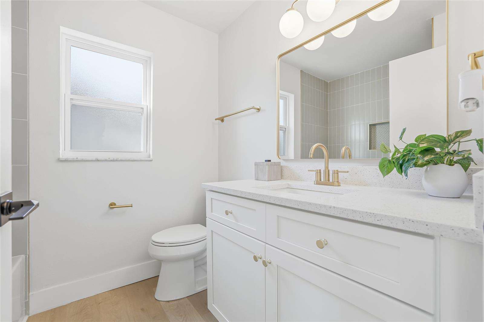 Image 21 of 36 For 6813 Circlecreek Drive