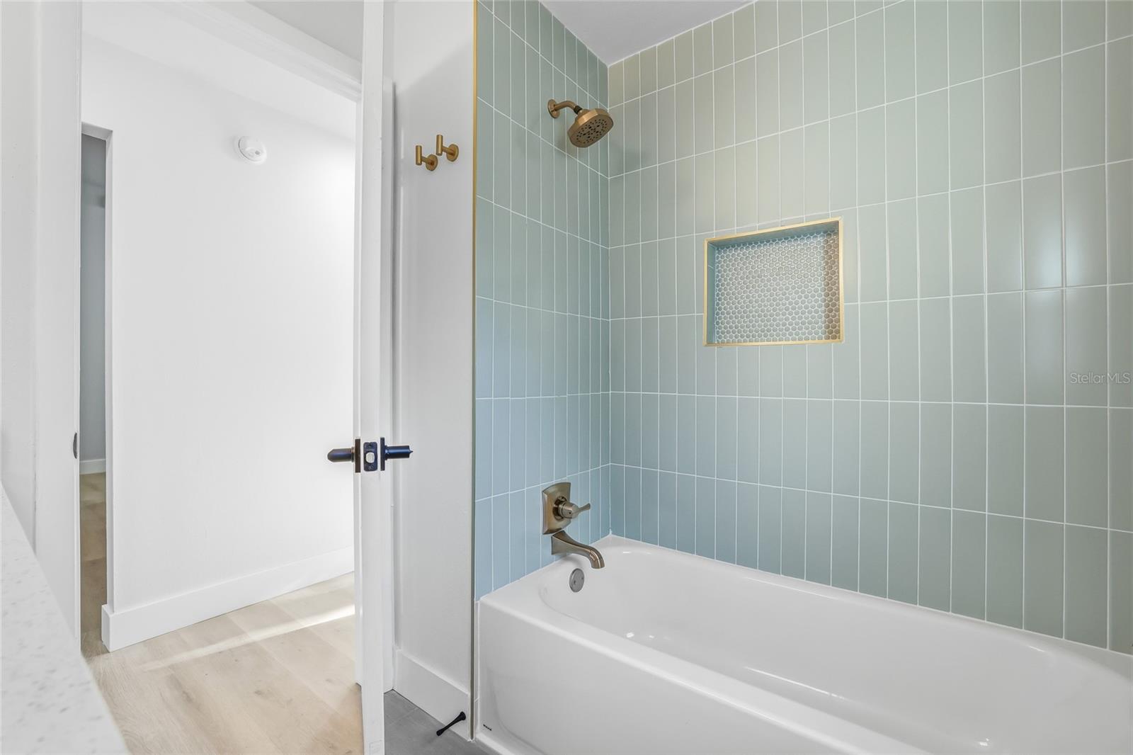 Image 22 of 36 For 6813 Circlecreek Drive