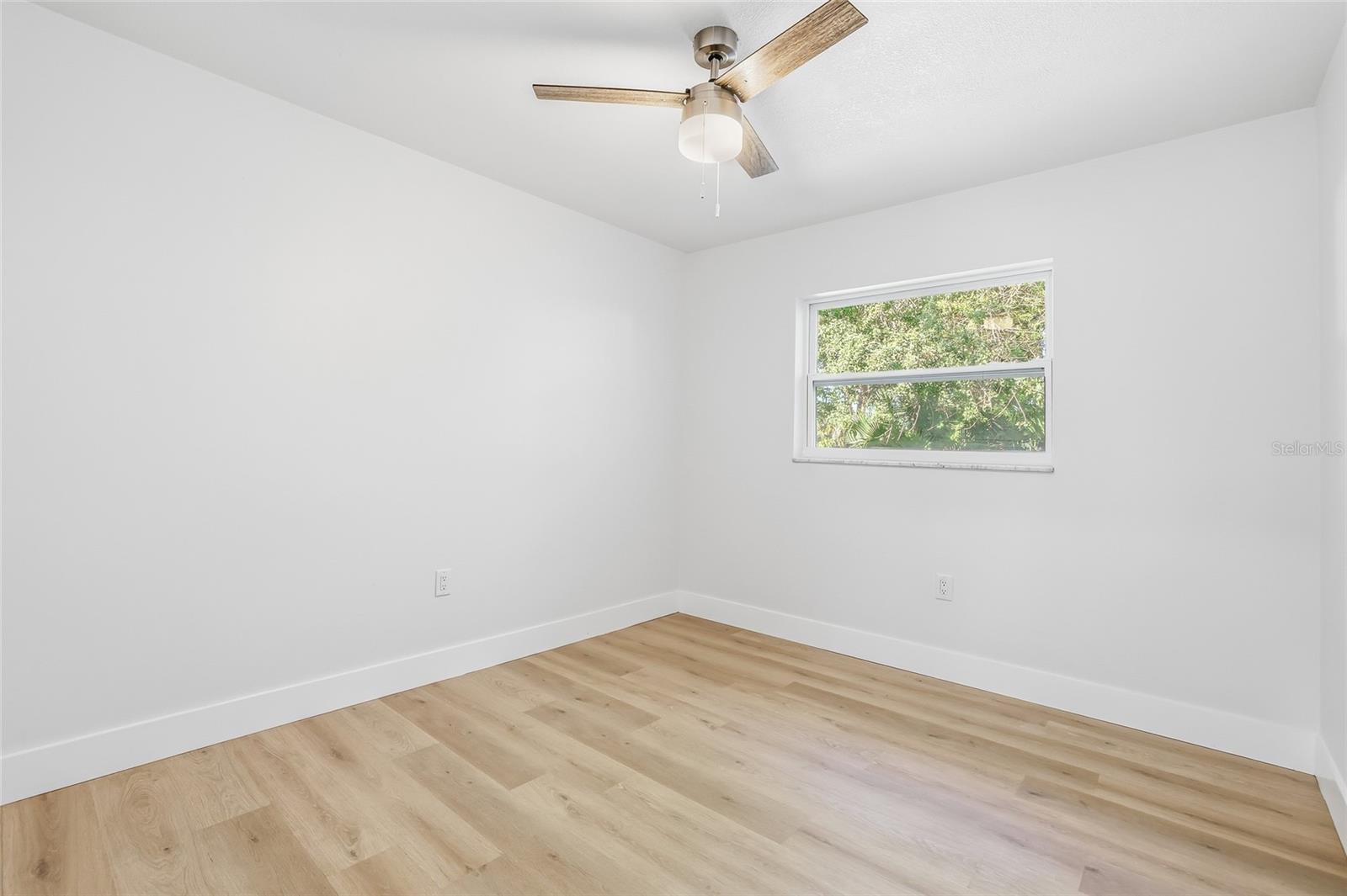 Image 23 of 36 For 6813 Circlecreek Drive