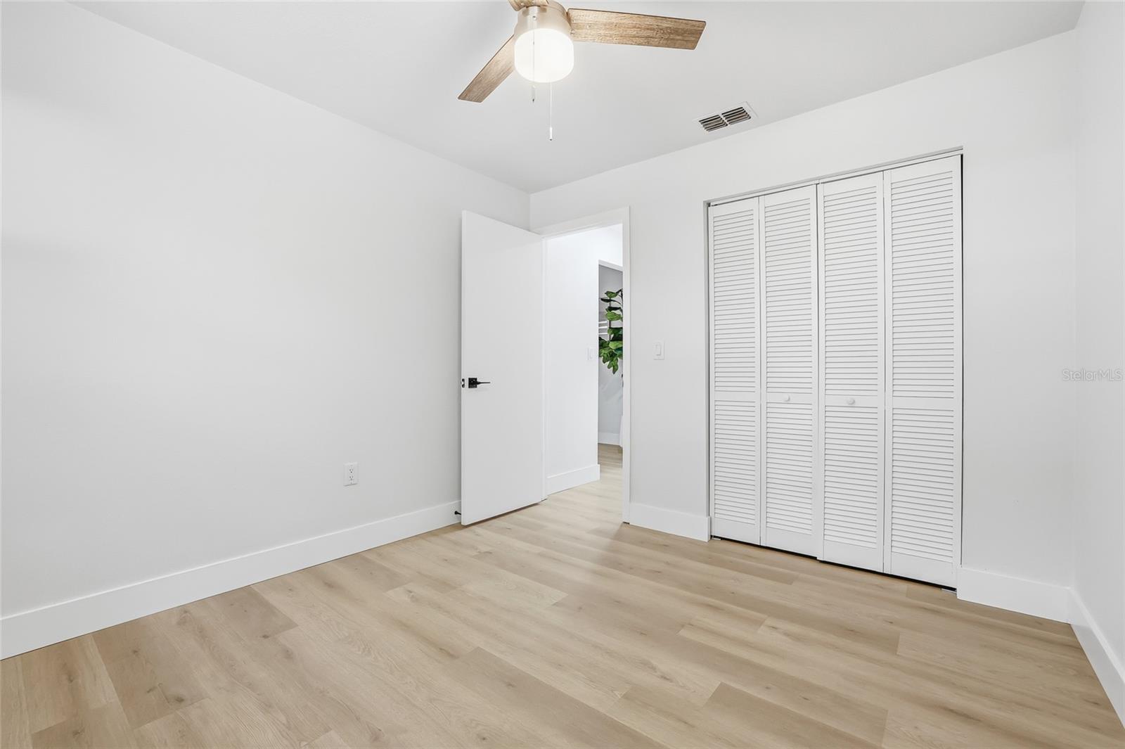 Image 24 of 36 For 6813 Circlecreek Drive