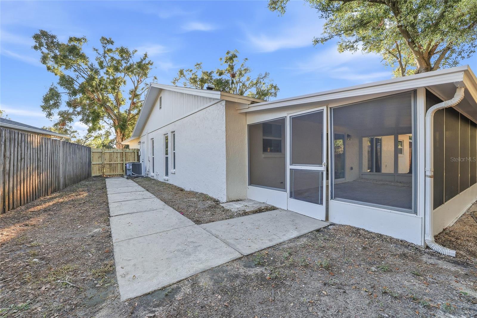 Image 27 of 36 For 6813 Circlecreek Drive