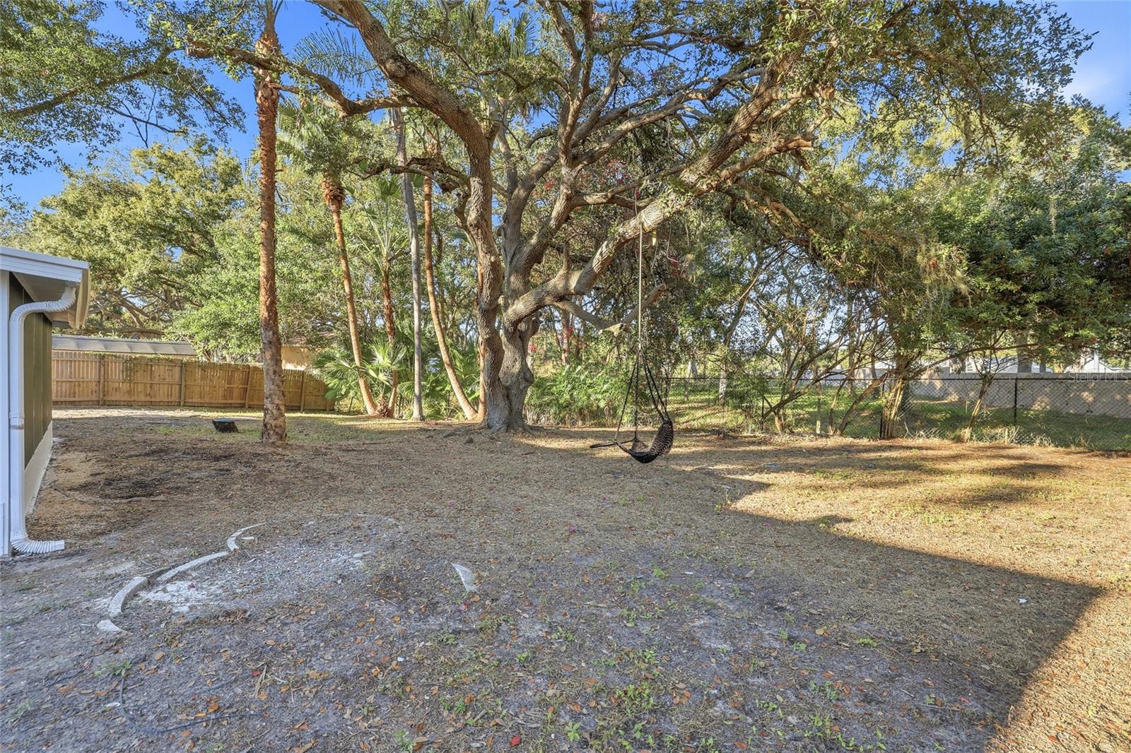 Image 28 of 36 For 6813 Circlecreek Drive