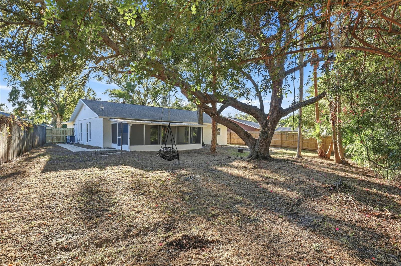 Image 29 of 36 For 6813 Circlecreek Drive