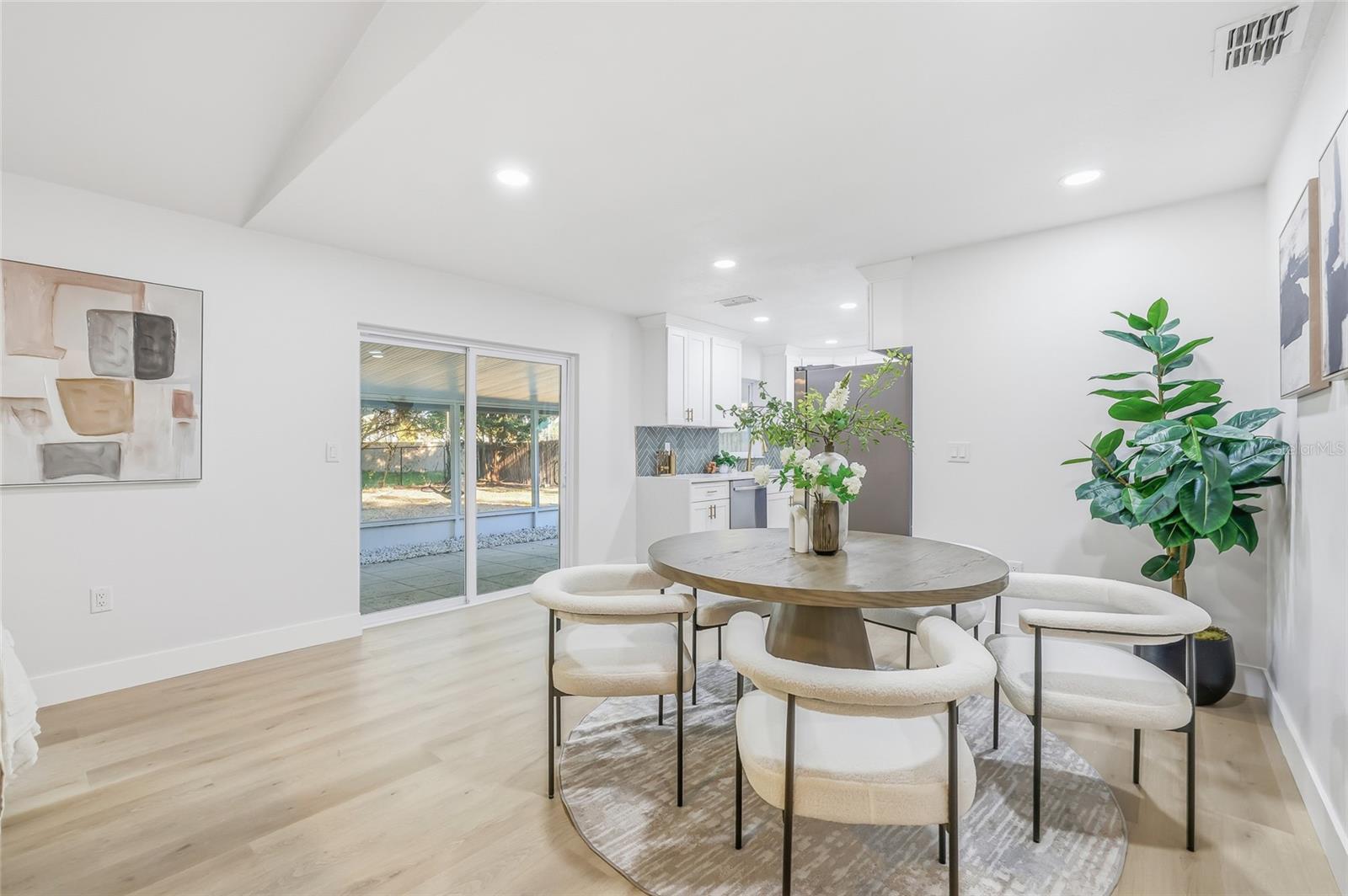 Image 5 of 36 For 6813 Circlecreek Drive