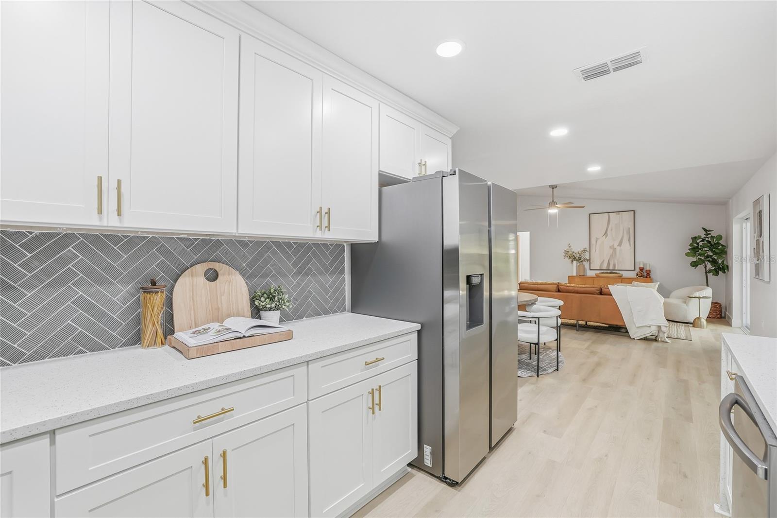 Image 9 of 36 For 6813 Circlecreek Drive