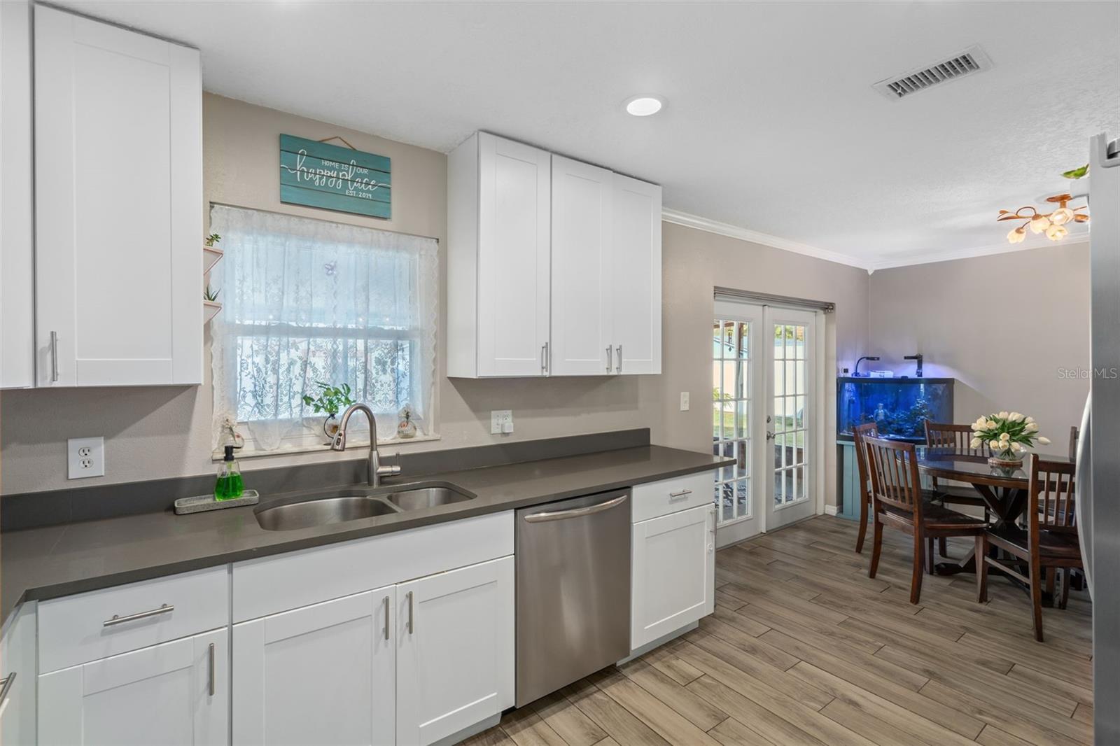 Image 11 of 37 For 113 Cranbrooke Drive