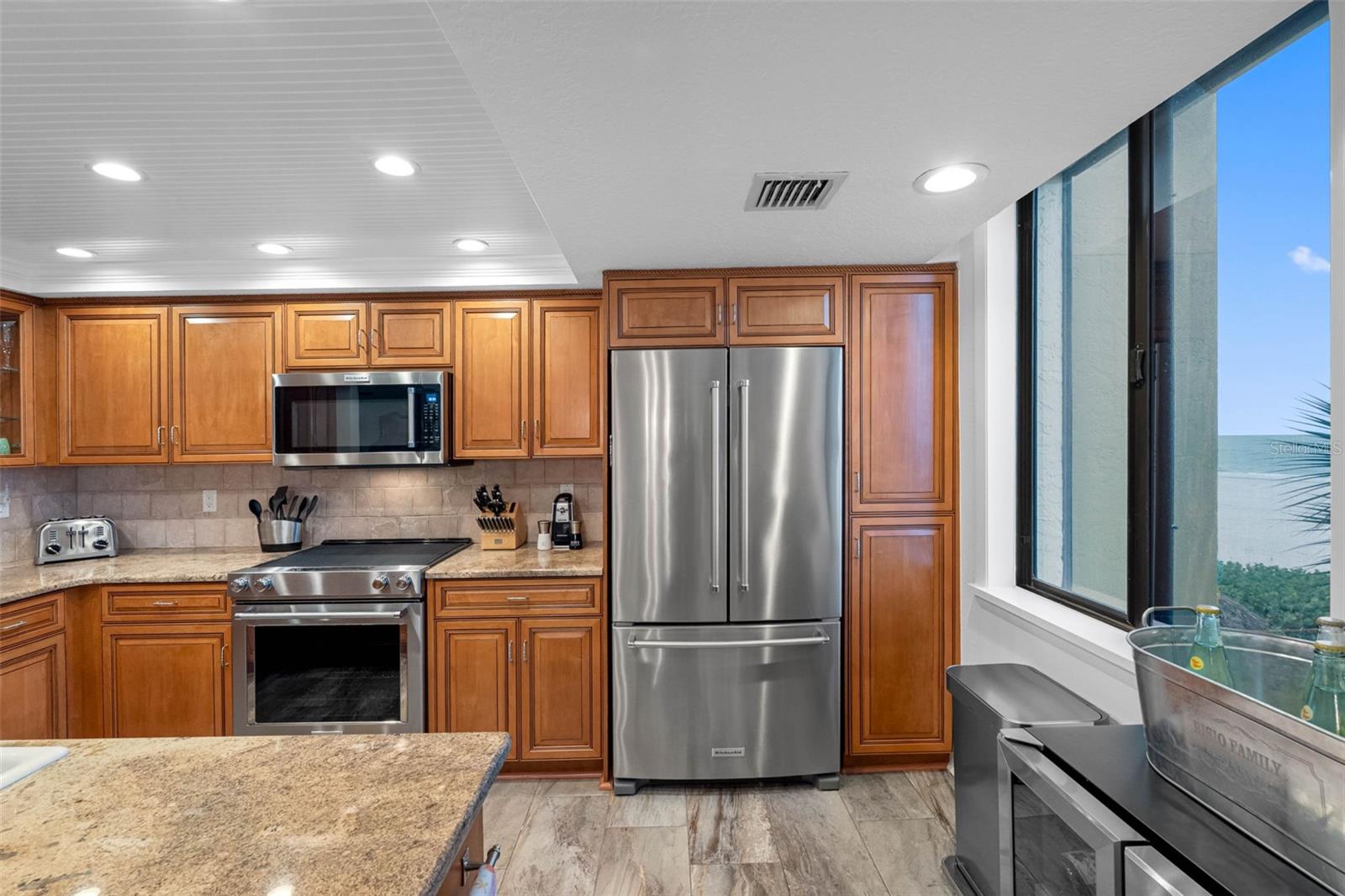 Listing photo id 8 for 1480 Gulf Boulevard 204