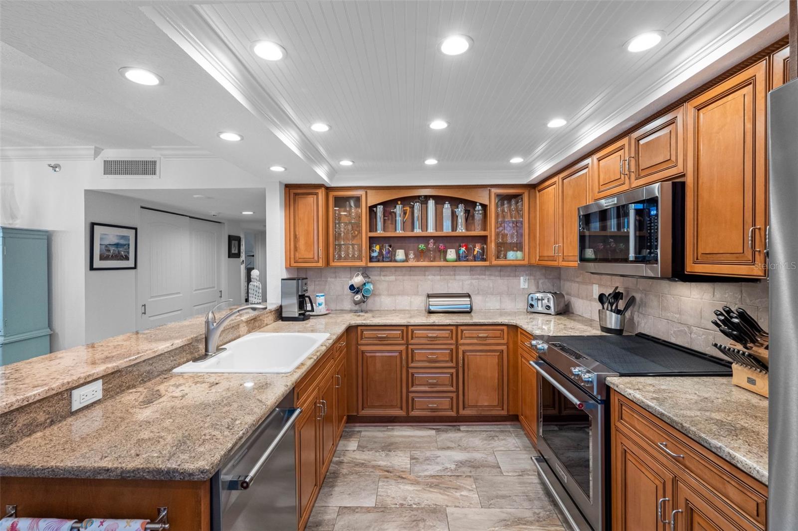 Listing photo id 9 for 1480 Gulf Boulevard 204