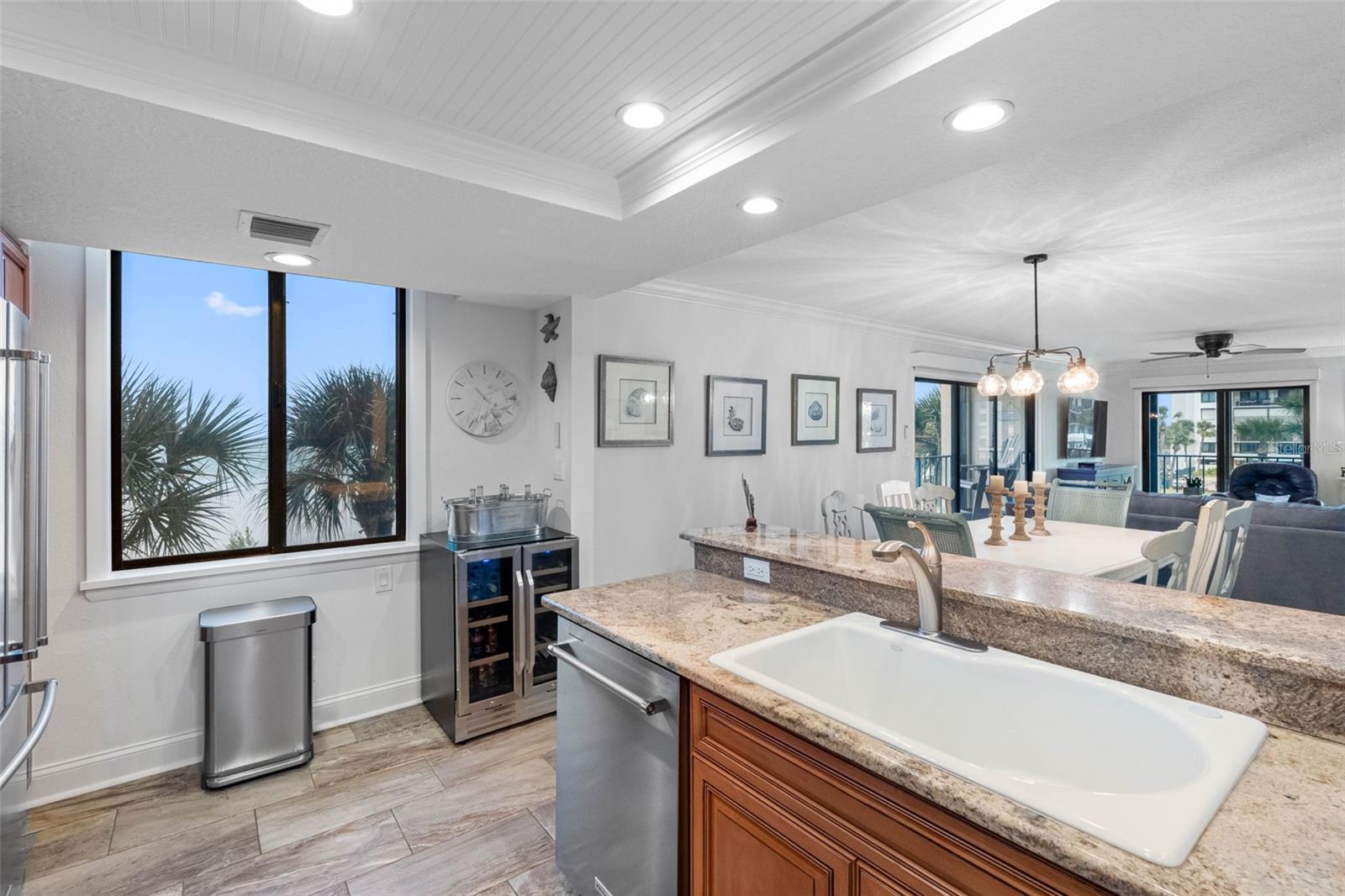 Listing photo id 10 for 1480 Gulf Boulevard 204