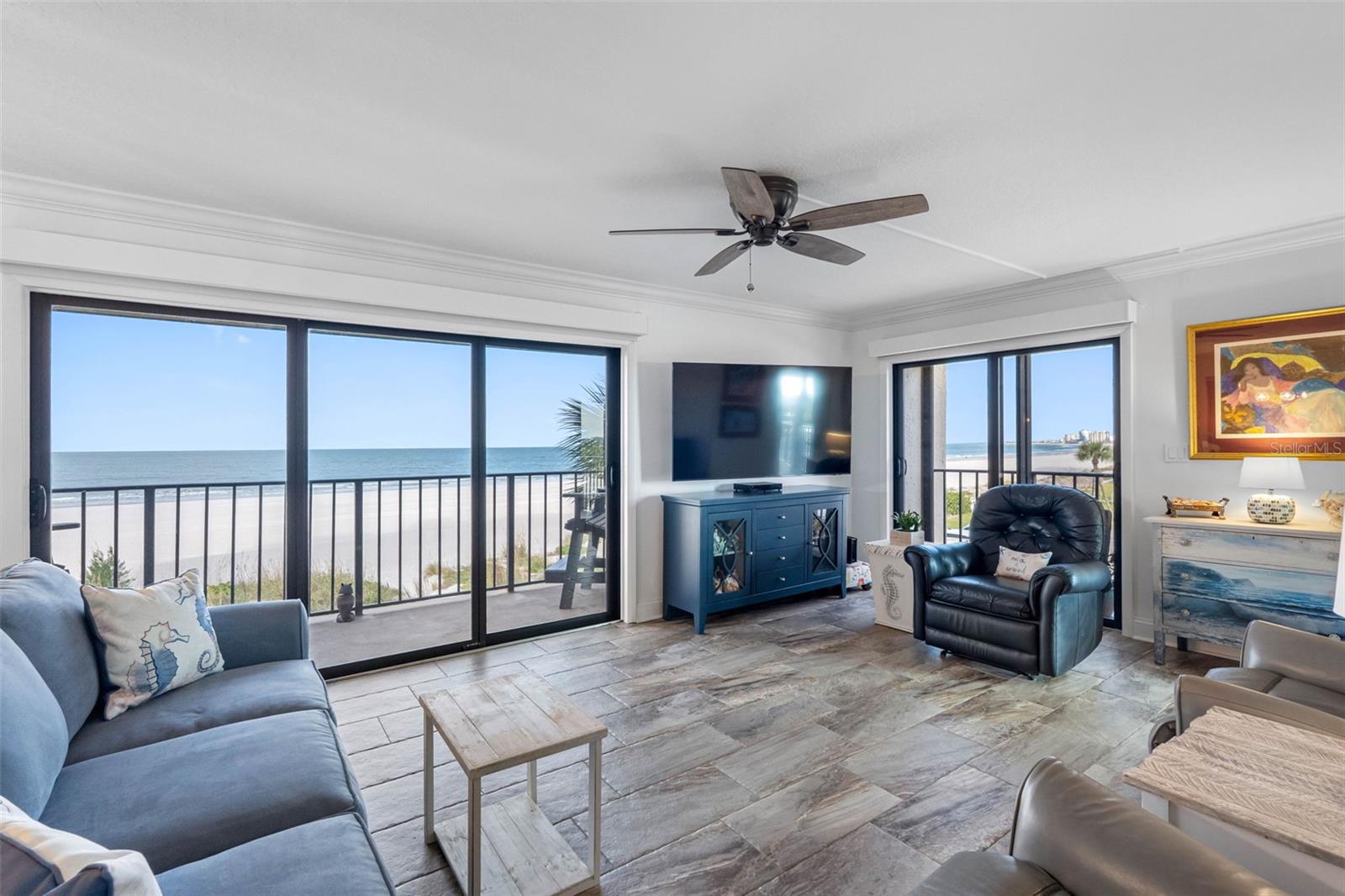 Listing photo id 11 for 1480 Gulf Boulevard 204
