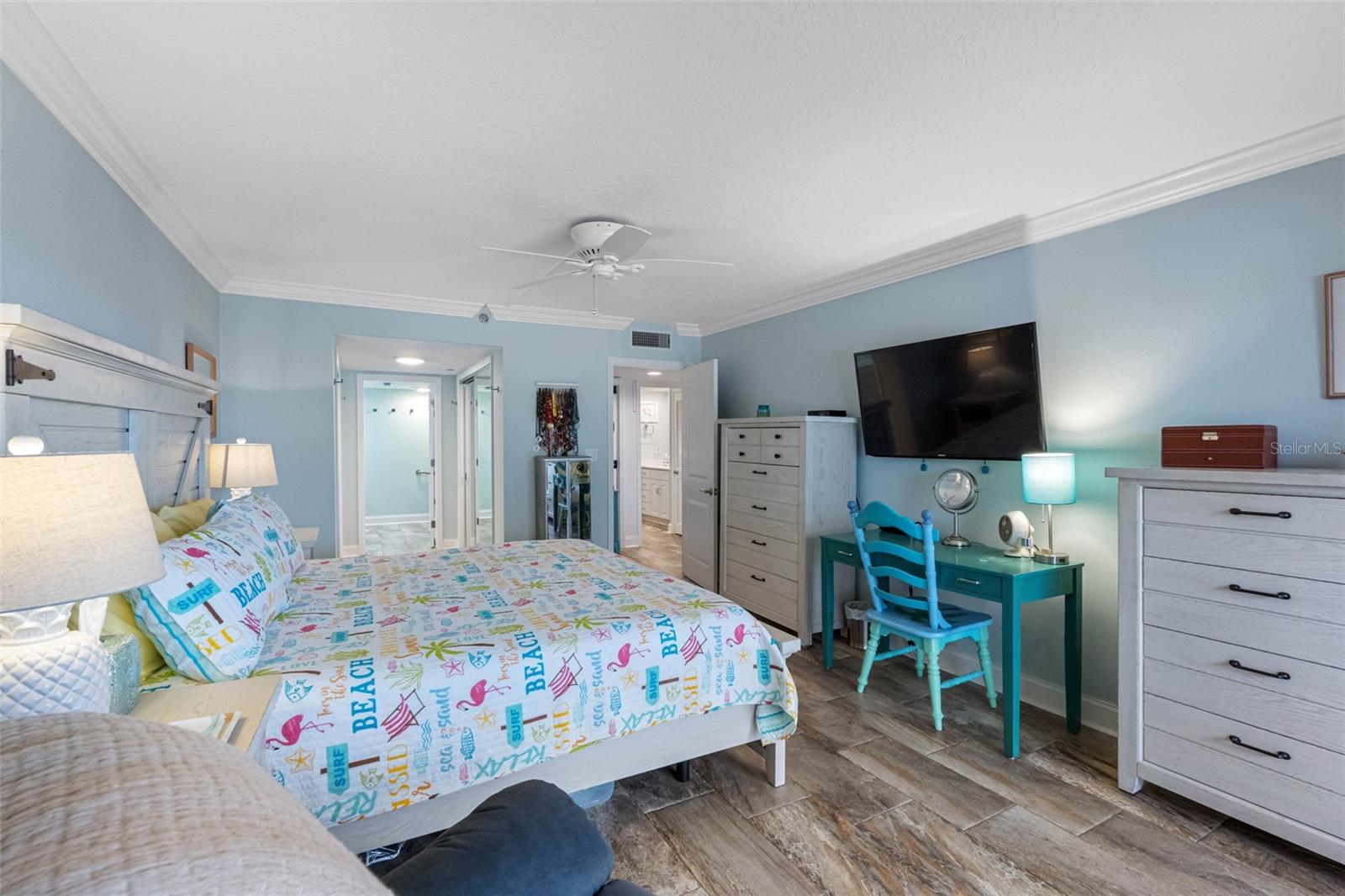 Listing photo id 33 for 1480 Gulf Boulevard 204