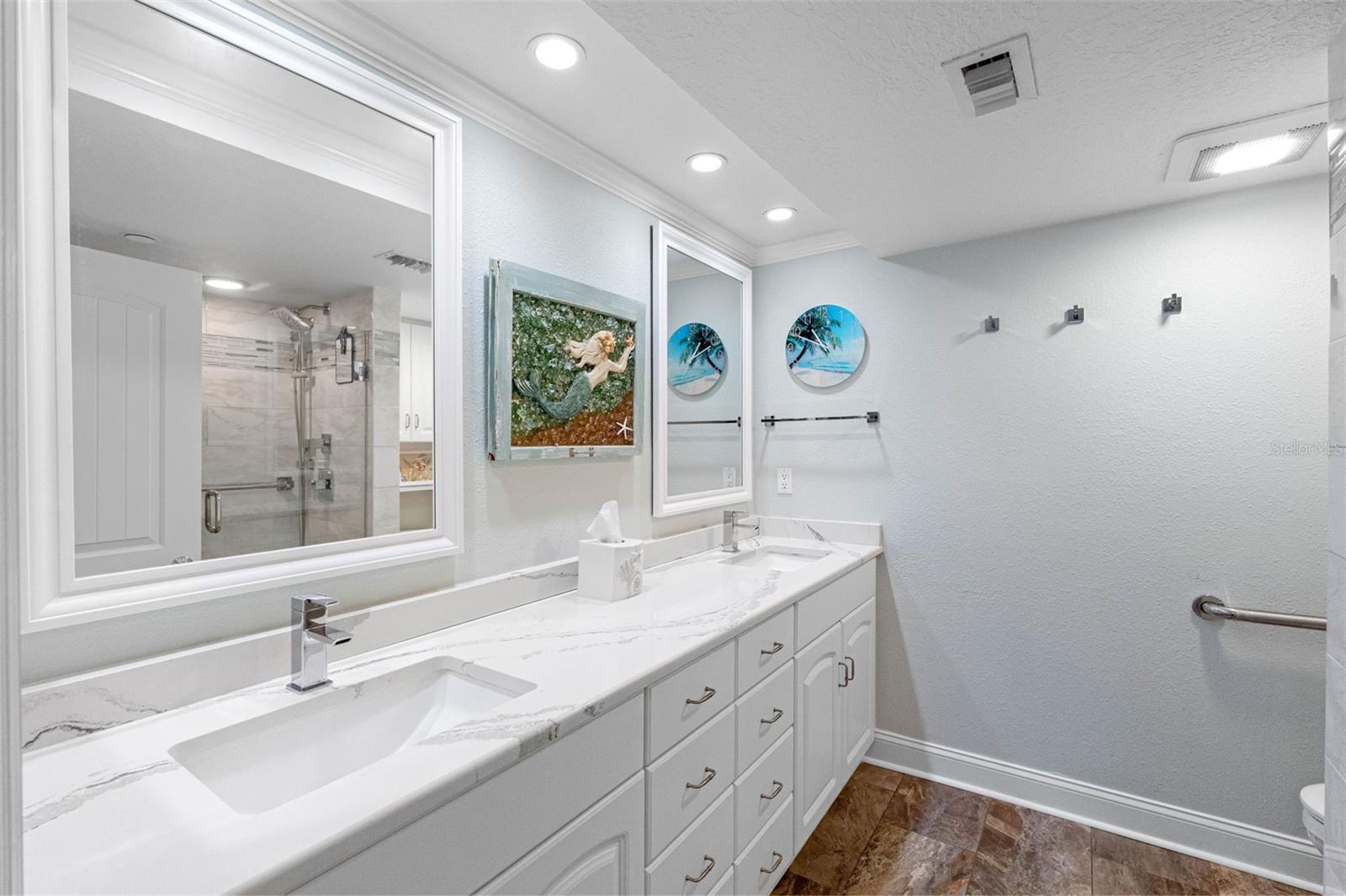 Listing photo id 35 for 1480 Gulf Boulevard 204