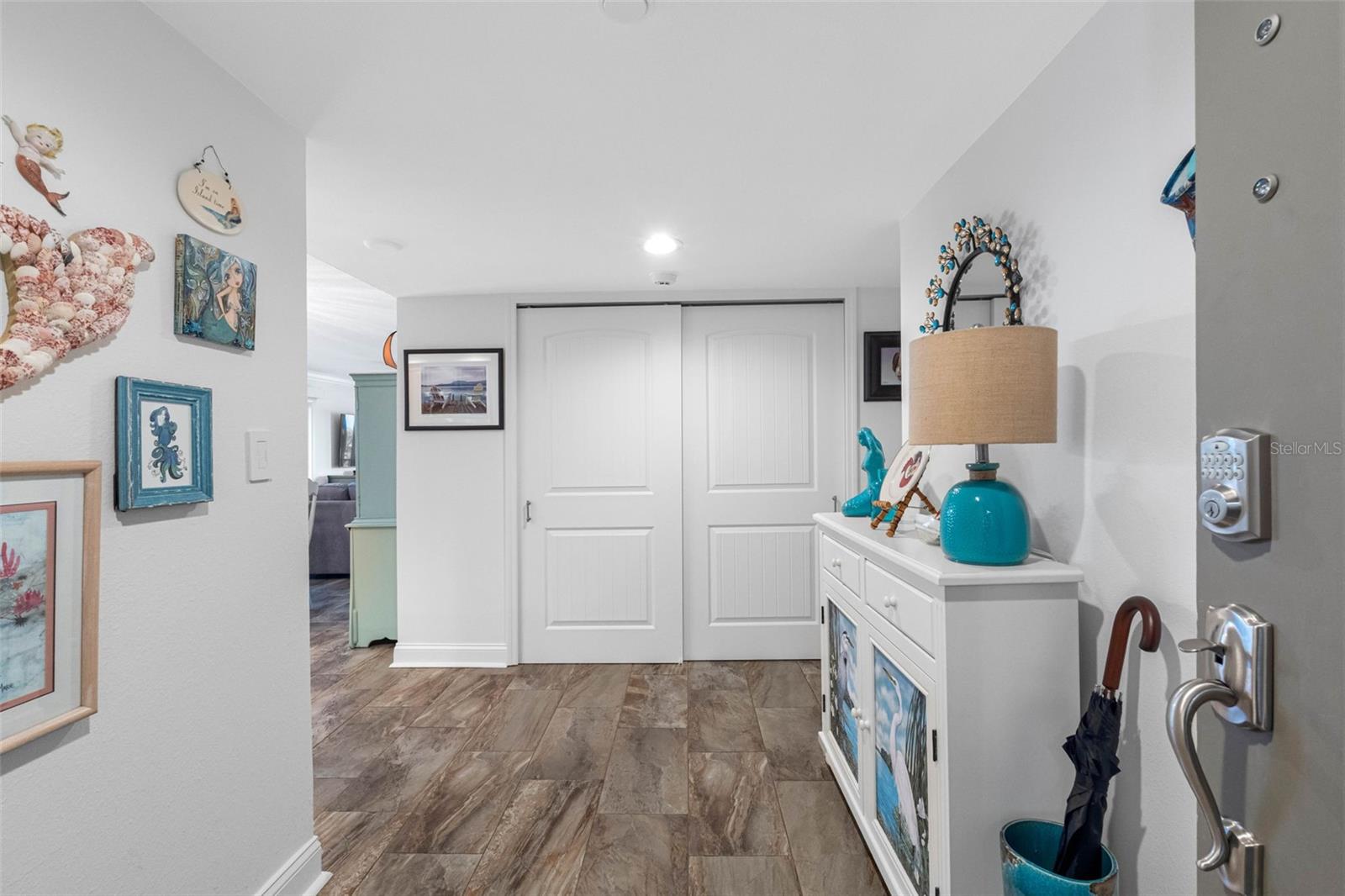 Listing photo id 2 for 1480 Gulf Boulevard 204
