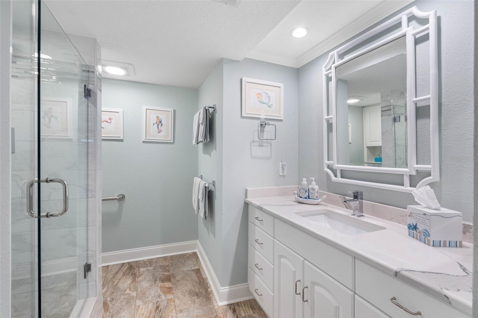 Listing photo id 40 for 1480 Gulf Boulevard 204