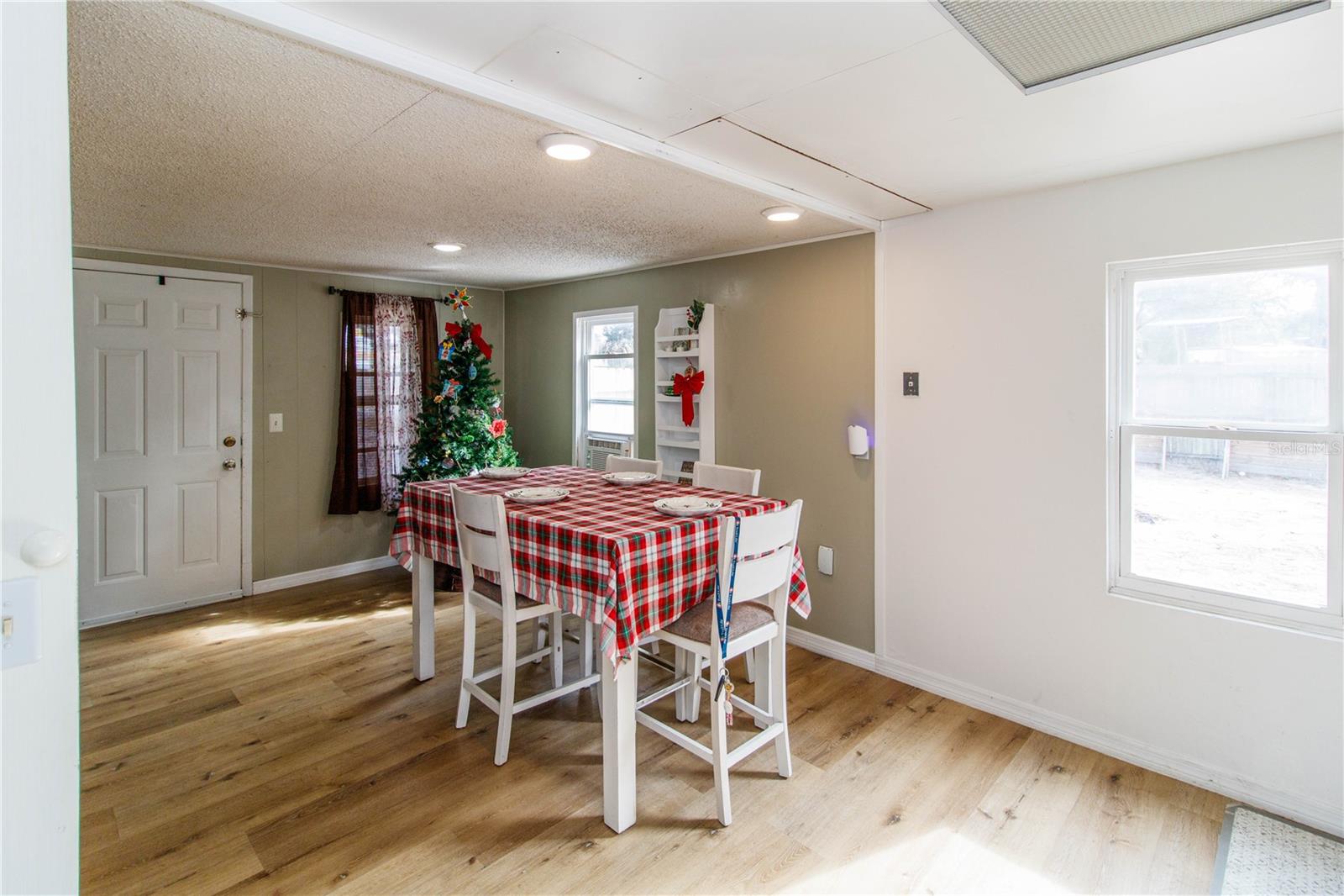 Image 4 of 48 For 5127 Yearling Avenue