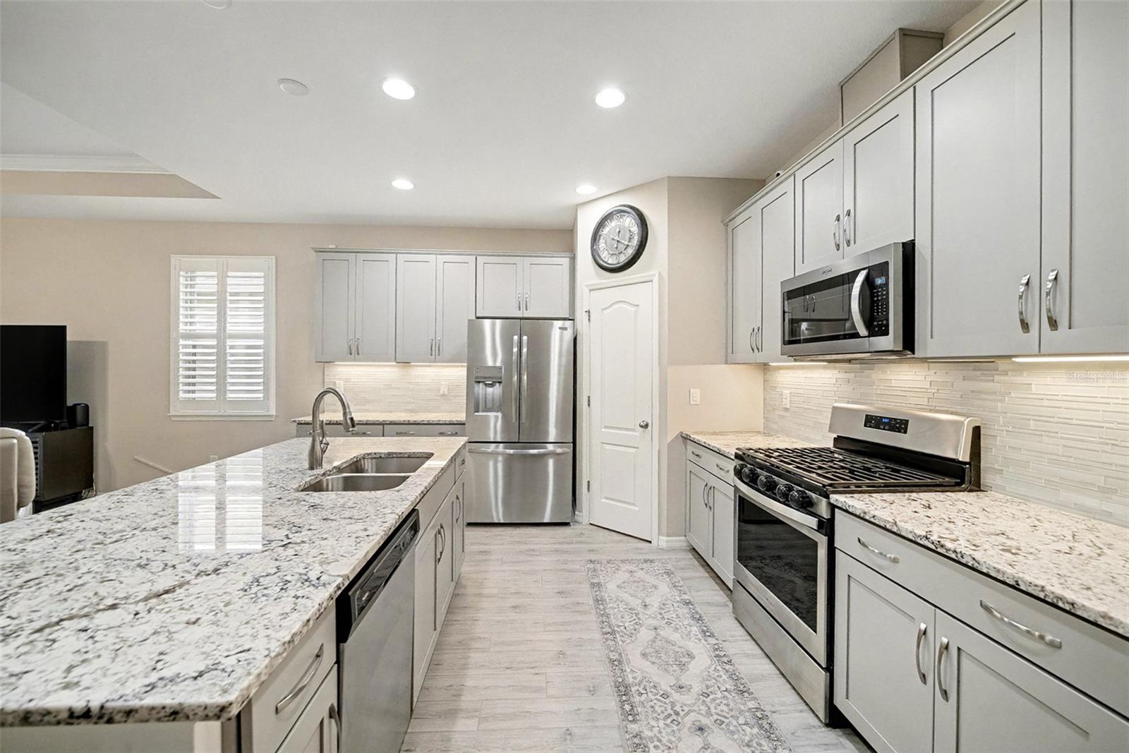 Image 16 of 40 For 14902 Caravan Avenue