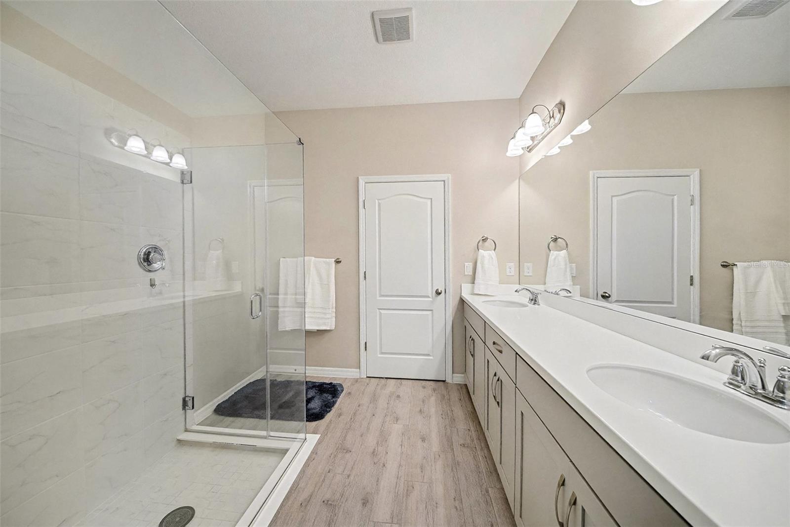 Image 22 of 40 For 14902 Caravan Avenue