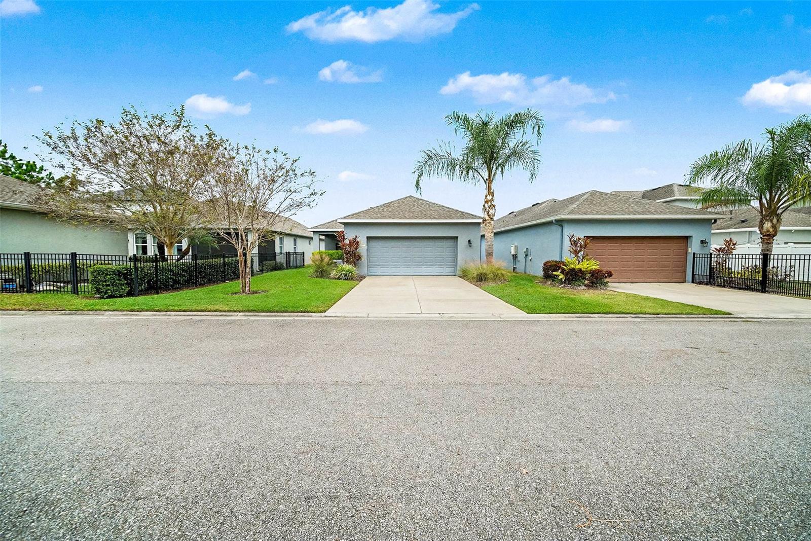 Image 32 of 40 For 14902 Caravan Avenue